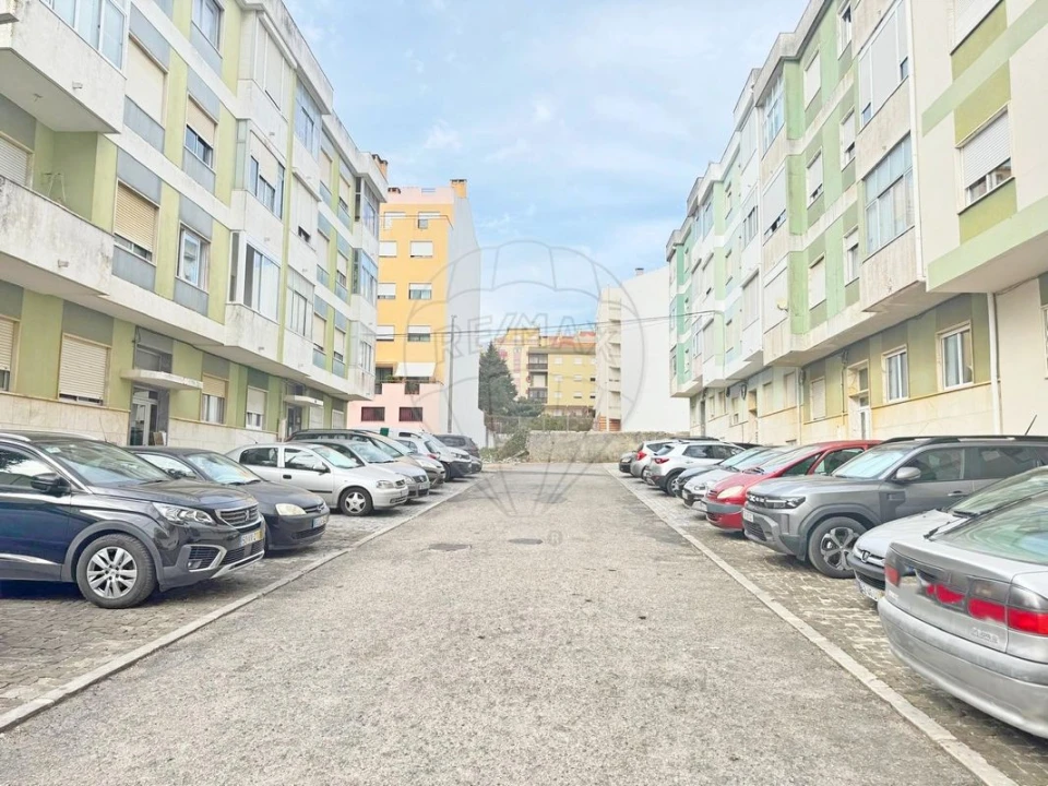 Apartamento T2 para Venda em Agualva e Mira-Sintra Foto 5