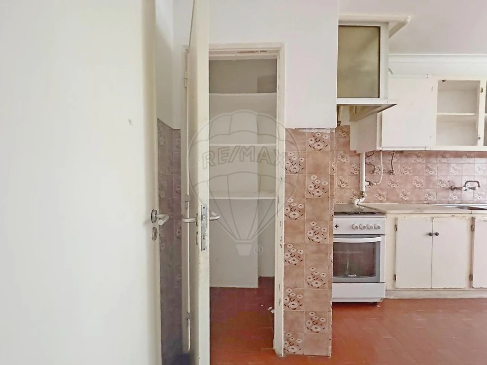 Apartamento T2 para Venda em Agualva e Mira-Sintra Foto 10