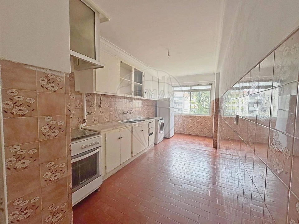 Apartamento T2 para Venda em Agualva e Mira-Sintra Foto 13