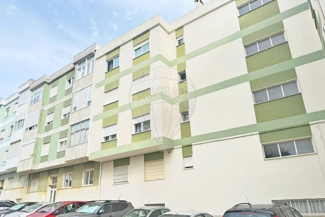 Apartamento T2 para Venda em Agualva e Mira-Sintra Foto 1