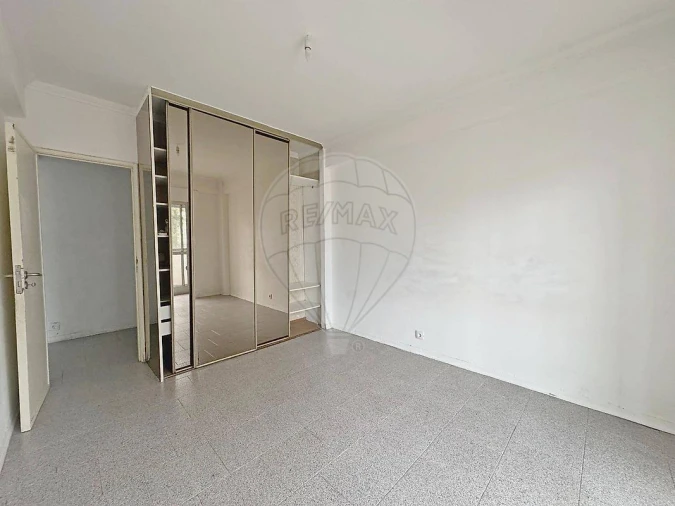 Apartamento T2 para Venda em Agualva e Mira-Sintra Foto 18