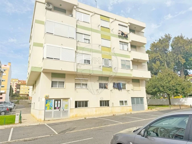 Apartamento T2 para Venda em Agualva e Mira-Sintra Foto 3