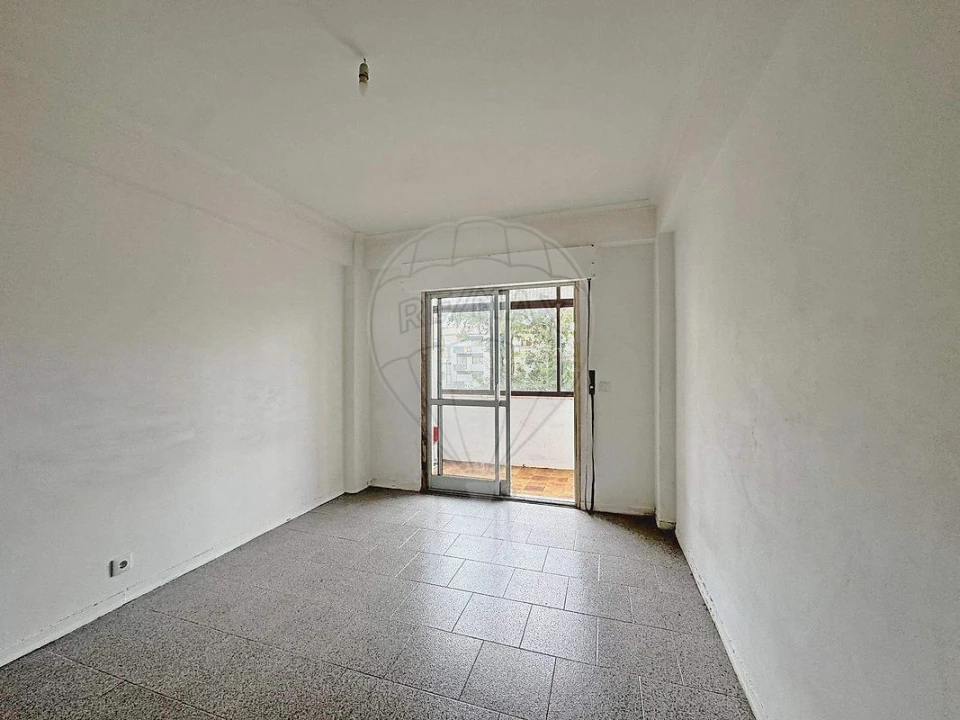 Apartamento T2 para Venda em Agualva e Mira-Sintra Foto 16
