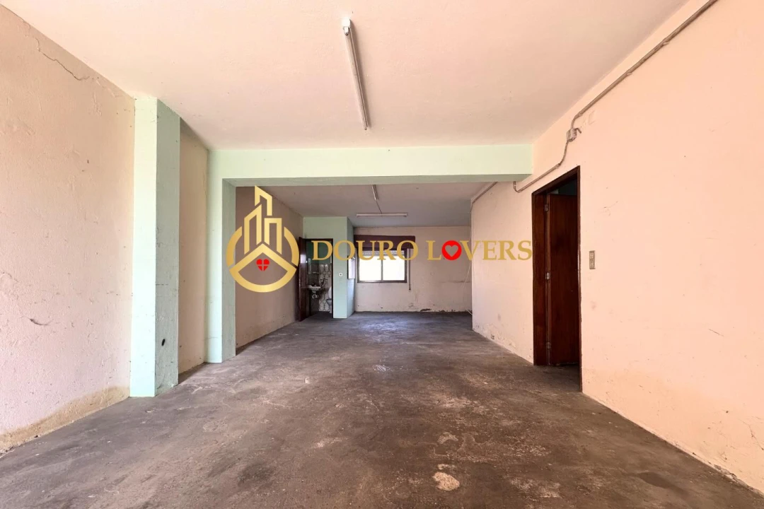 Armazém para Venda em Rio Tinto Foto 3