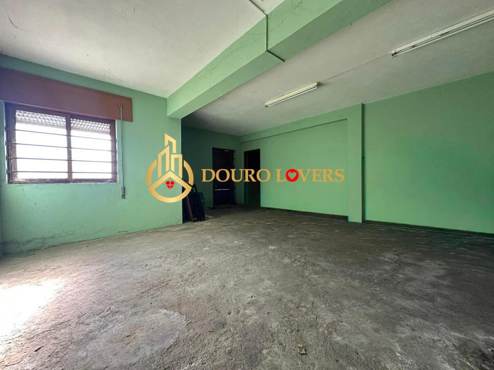 Armazém para Venda em Rio Tinto Foto 7