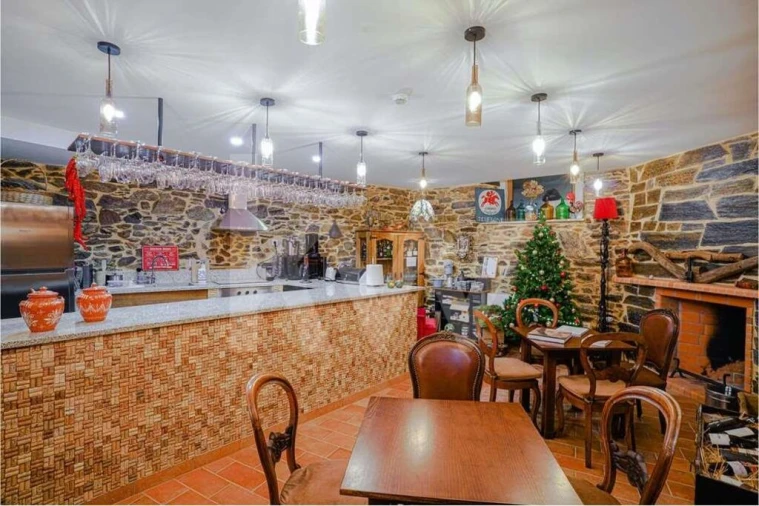 Moradia T9 para Venda em Gostei Foto 43