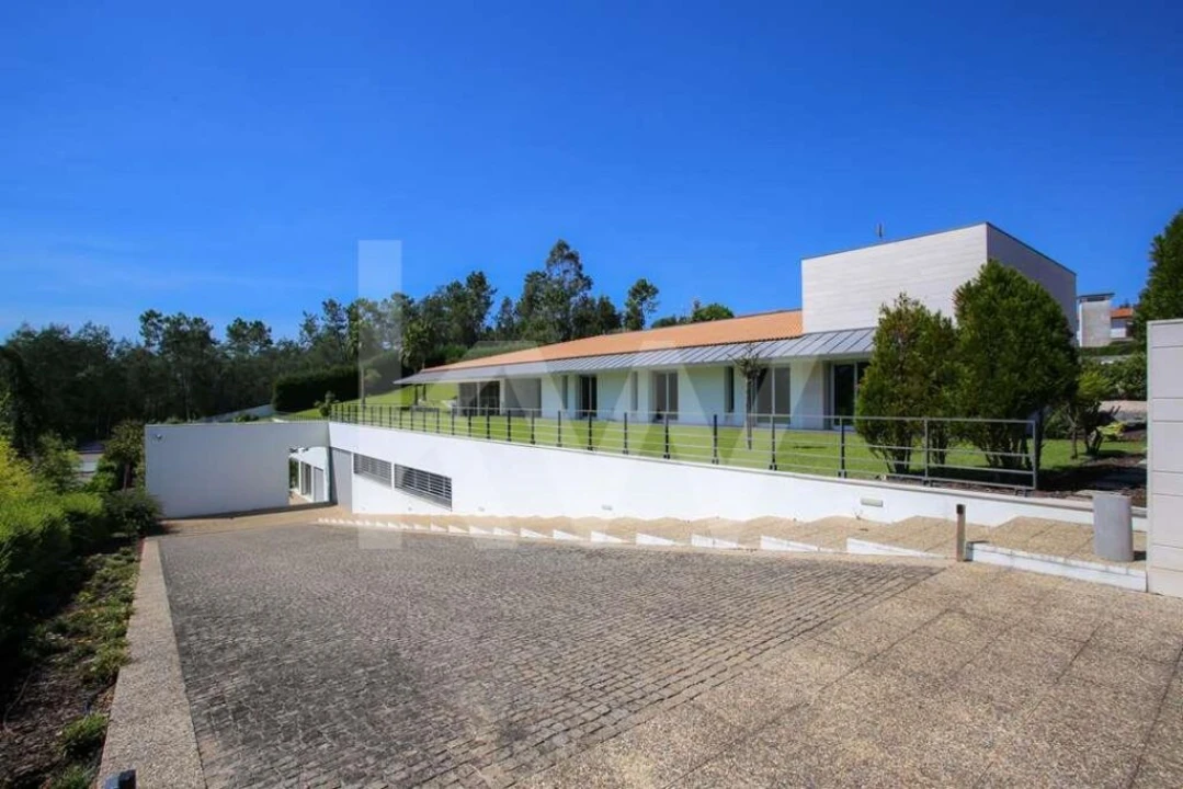 Moradia T4 para Venda em Santo Antonio dos Olivais Foto 74