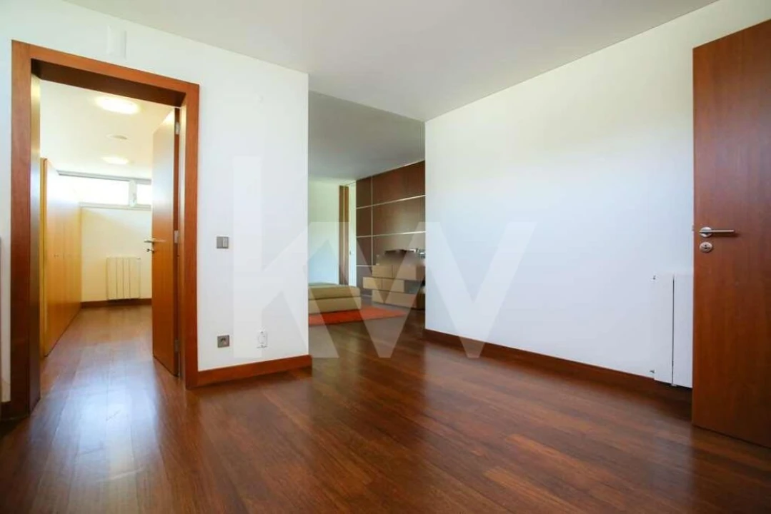 Moradia T4 para Venda em Santo Antonio dos Olivais Foto 24