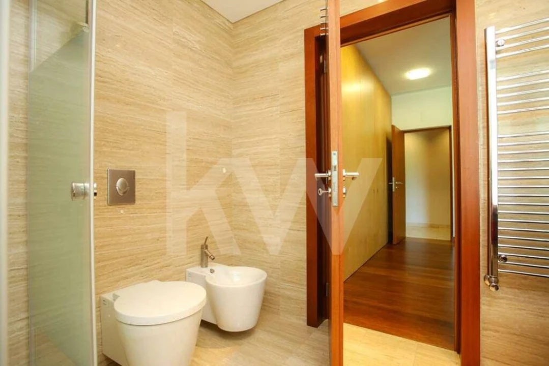 Moradia T4 para Venda em Santo Antonio dos Olivais Foto 44