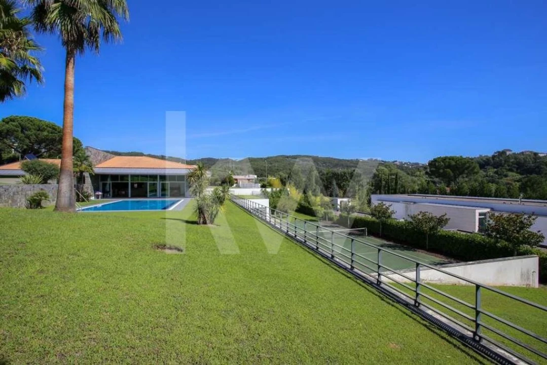 Moradia T4 para Venda em Santo Antonio dos Olivais Foto 5