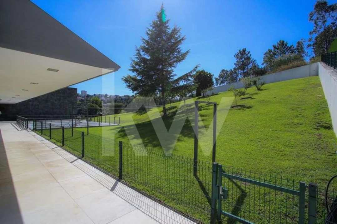 Moradia T4 para Venda em Santo Antonio dos Olivais Foto 65