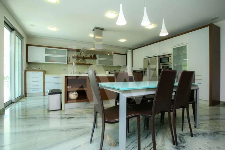 Moradia T4 para Venda em Santo Antonio dos Olivais Foto 58