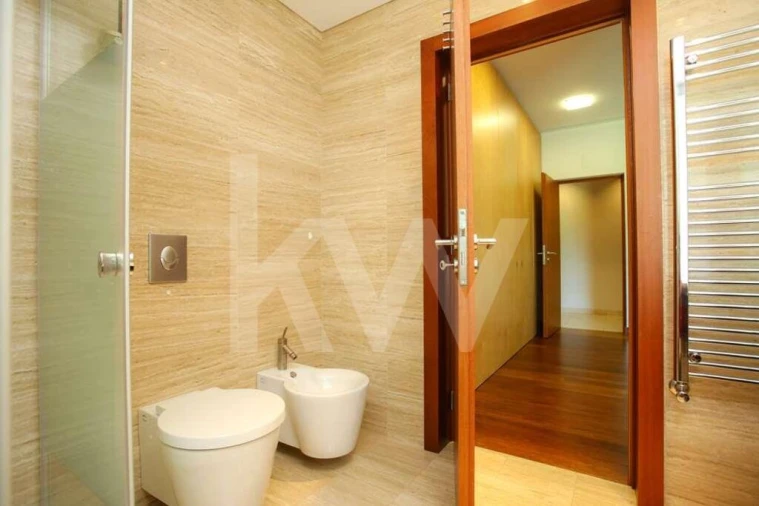 Moradia T4 para Venda em Santo Antonio dos Olivais Foto 44