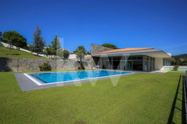 Moradia T4 para Venda em Santo Antonio dos Olivais Foto 6