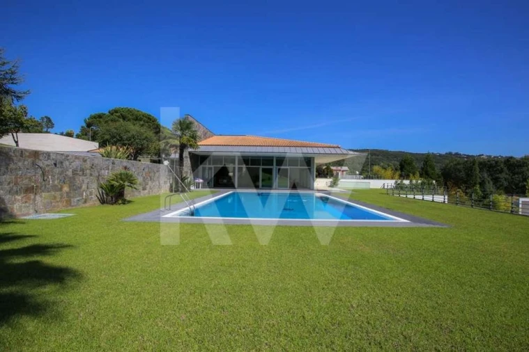 Moradia T4 para Venda em Santo Antonio dos Olivais Foto 4