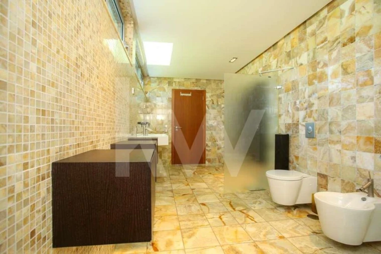 Moradia T4 para Venda em Santo Antonio dos Olivais Foto 23