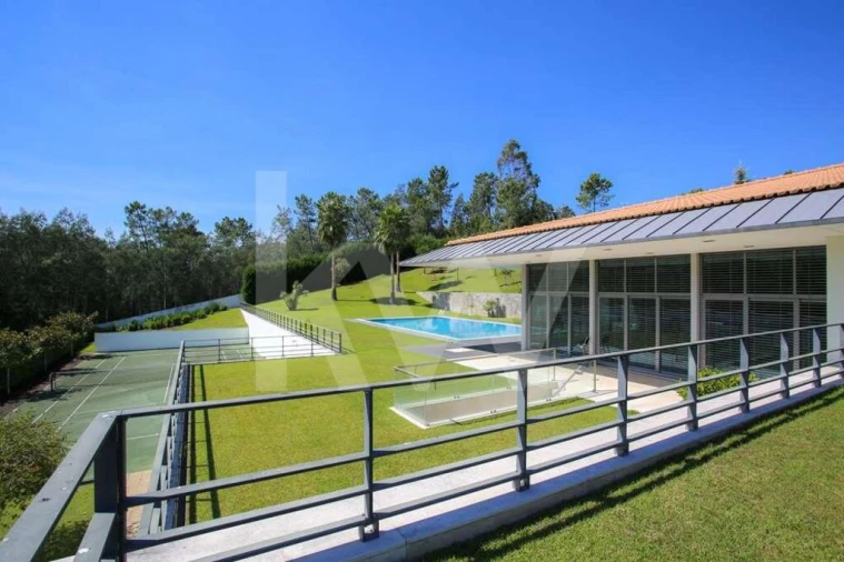 Moradia T4 para Venda em Santo Antonio dos Olivais Foto 2