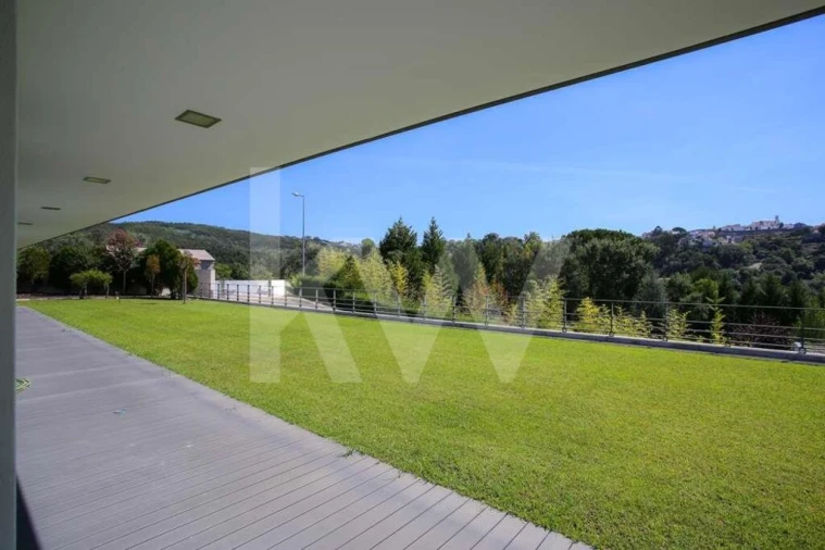 Moradia T4 para Venda em Santo Antonio dos Olivais Foto 31