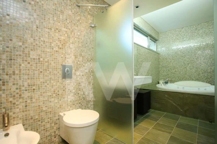 Moradia T4 para Venda em Santo Antonio dos Olivais Foto 36