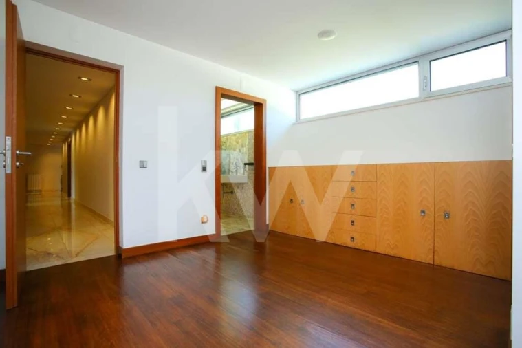 Moradia T4 para Venda em Santo Antonio dos Olivais Foto 20