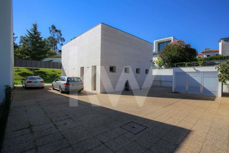 Moradia T4 para Venda em Santo Antonio dos Olivais Foto 12