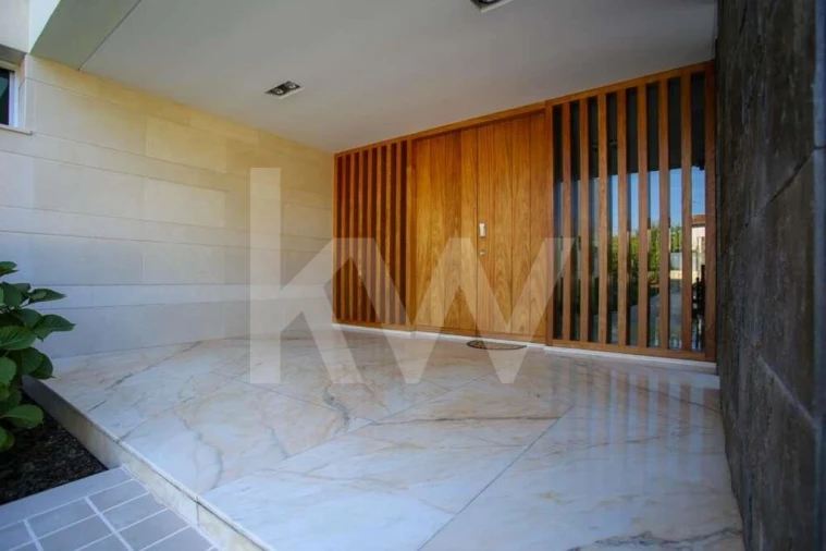 Moradia T4 para Venda em Santo Antonio dos Olivais Foto 15