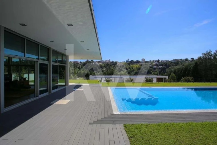 Moradia T4 para Venda em Santo Antonio dos Olivais Foto 50