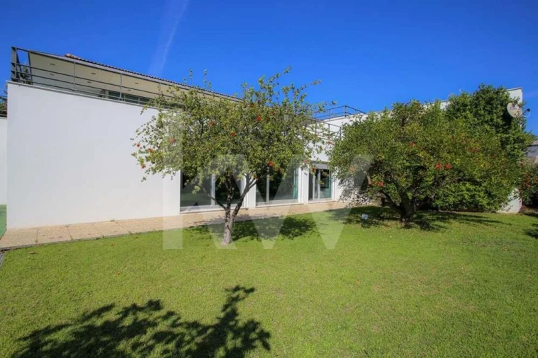 Moradia T4 para Venda em Santo Antonio dos Olivais Foto 83