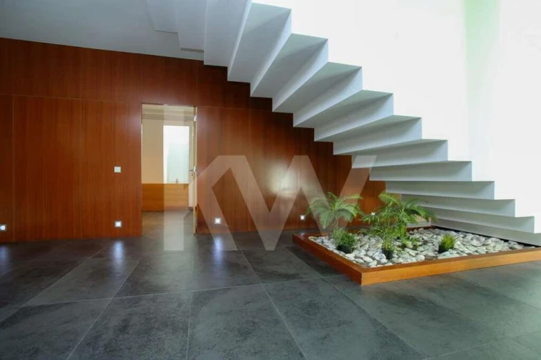 Moradia T4 para Venda em Santo Antonio dos Olivais Foto 75