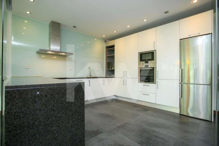 Moradia T4 para Venda em Santo Antonio dos Olivais Foto 78