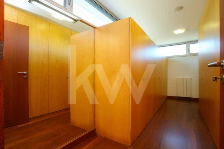 Moradia T4 para Venda em Santo Antonio dos Olivais Foto 25