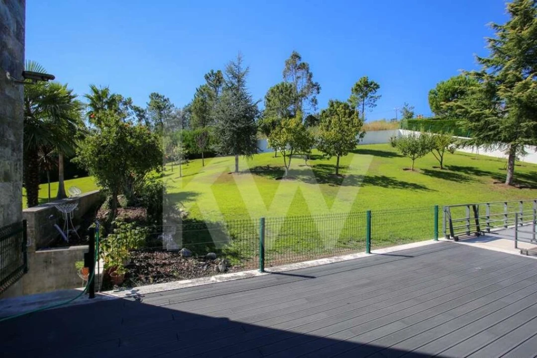 Moradia T4 para Venda em Santo Antonio dos Olivais Foto 64