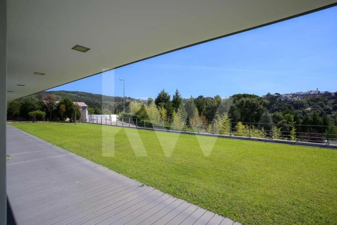 Moradia T4 para Venda em Santo Antonio dos Olivais Foto 31