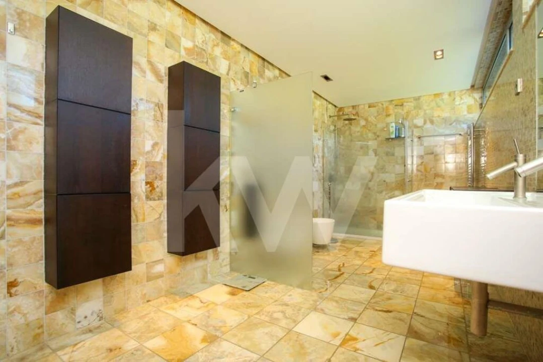 Moradia T4 para Venda em Santo Antonio dos Olivais Foto 21