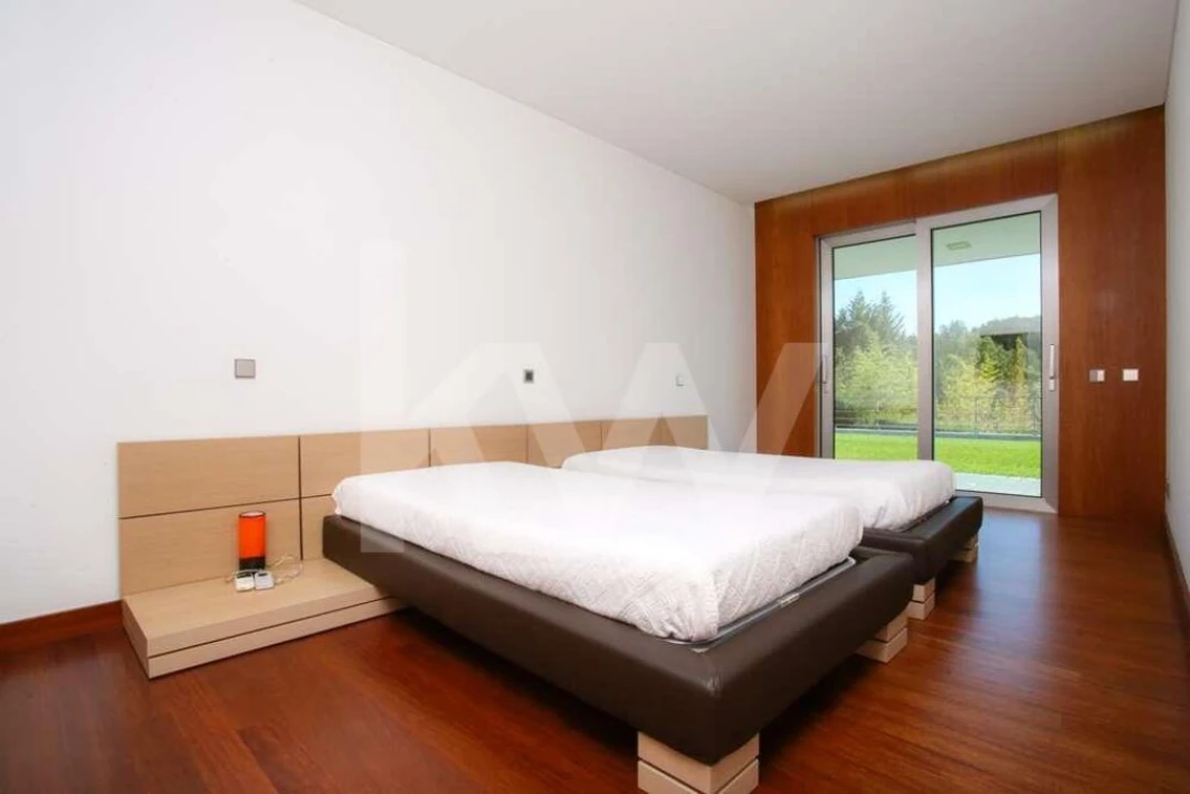 Moradia T4 para Venda em Santo Antonio dos Olivais Foto 40