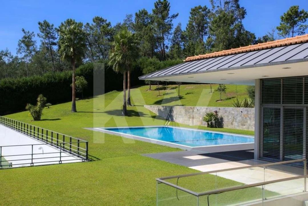 Moradia T4 para Venda em Santo Antonio dos Olivais Foto 1