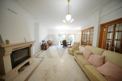 Moradia T5 para Venda em Alcabideche