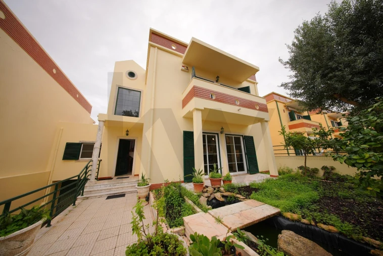 Moradia T5 para Venda em Alcabideche