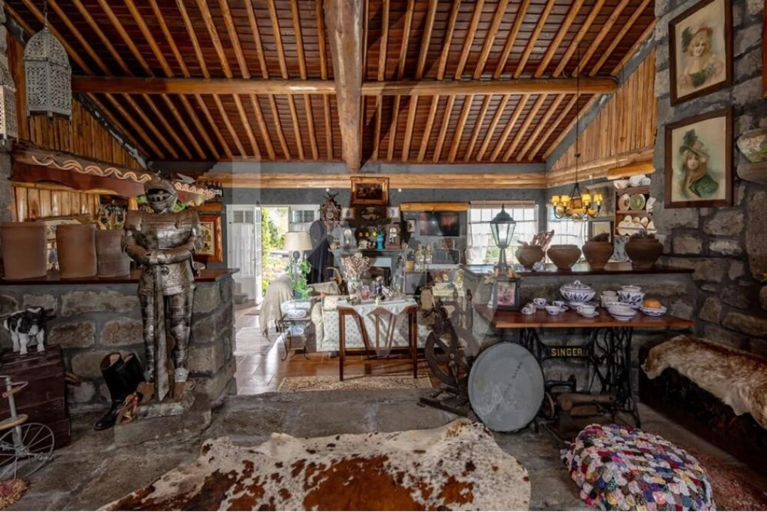 Moradia T4 para Venda em Lomba da Fazenda Foto 8