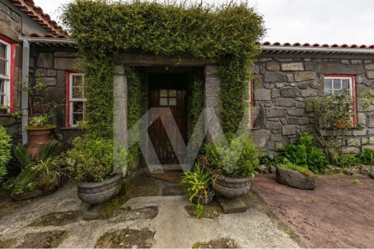 Moradia T4 para Venda em Lomba da Fazenda Foto 7