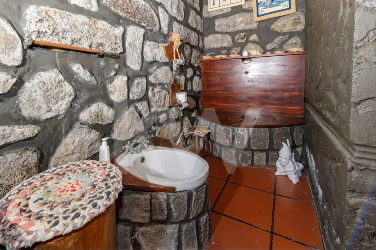 Moradia T4 para Venda em Lomba da Fazenda Foto 27