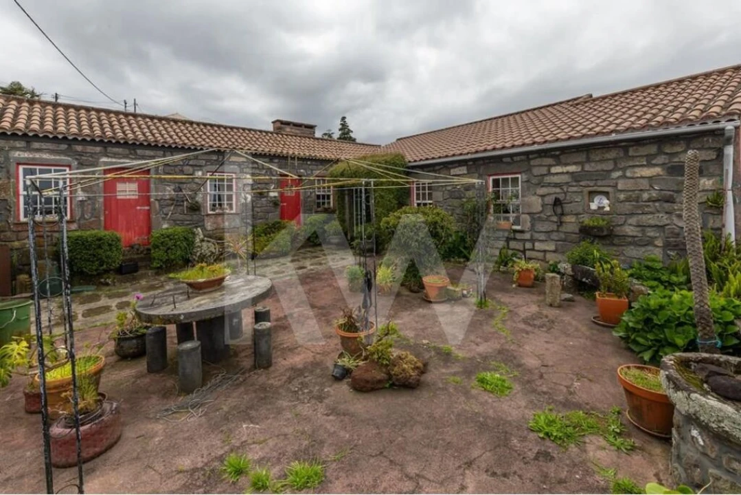 Moradia T4 para Venda em Lomba da Fazenda Foto 4