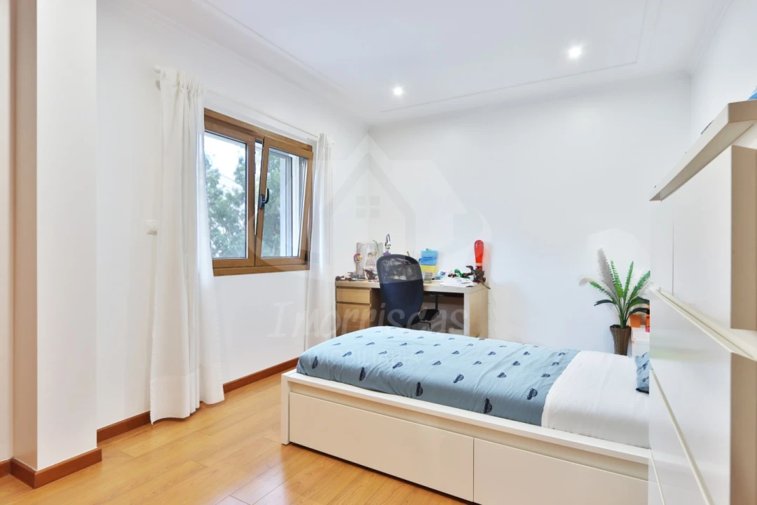 Apartamento T4 para Venda em Santo Antão e São Julião do Tojal Foto 25