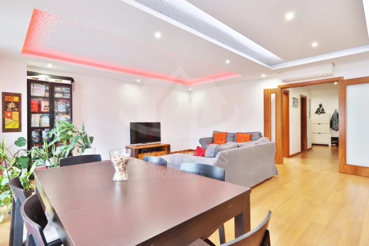 Apartamento T4 para Venda em Santo Antão e São Julião do Tojal Foto 4