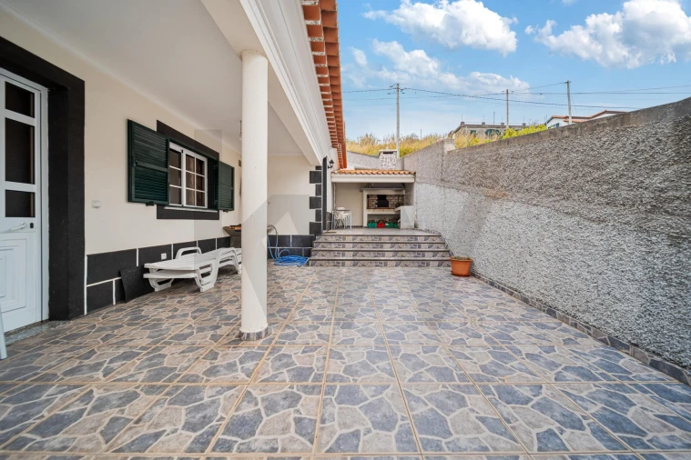 Moradia T3 para Venda em Canhas Foto 7