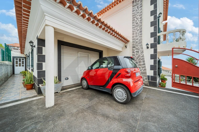 Moradia T3 para Venda em Canhas Foto 3