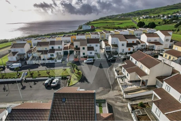 Moradia T3 para Venda em Nordeste Foto 7