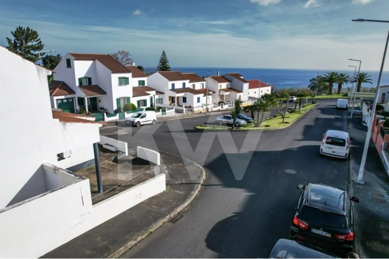 Moradia T3 para Venda em Nordeste Foto 5