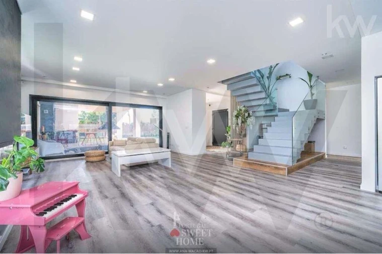 Moradia T6 para Arrendamento em Amora Foto 10