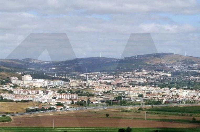 Terreno para Venda em Santo Antão e São Julião do Tojal Foto 2